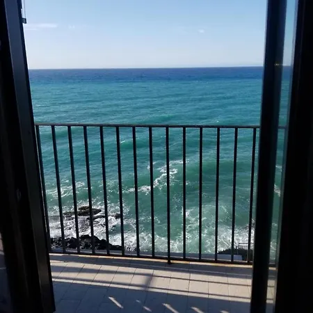 Tra La Rocca E Il Mare Holiday home