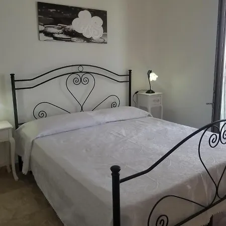 Tra La Rocca E Il Mare * Cefalu