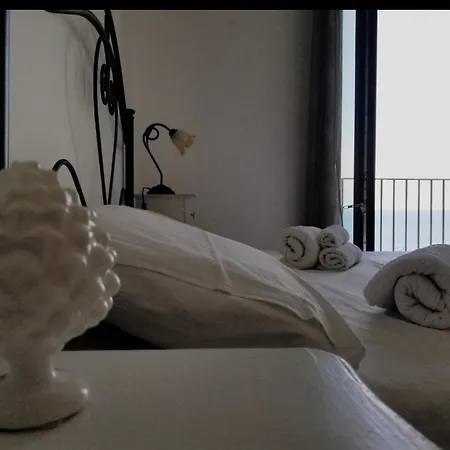 Tra La Rocca E Il Mare Holiday home Cefalu