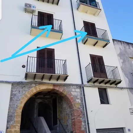Casa vacanze Tra La Rocca E Il Mare *